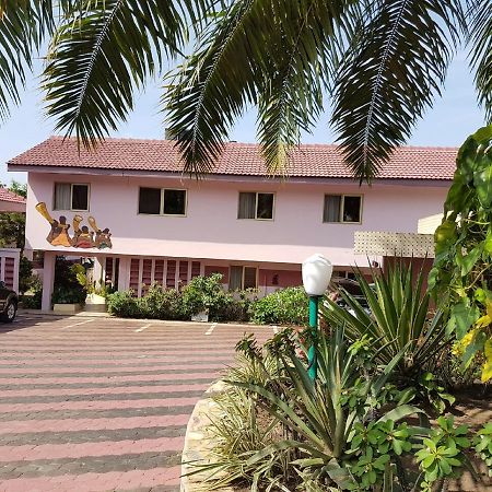 Royal Basin Resort Kumasi Buitenkant foto
