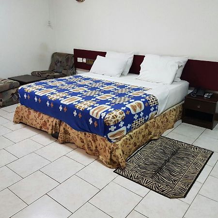 Royal Basin Resort Kumasi Buitenkant foto
