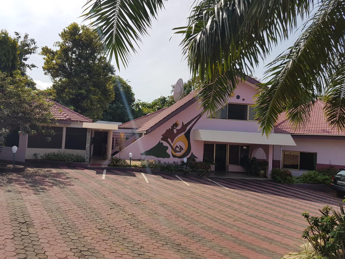Royal Basin Resort Kumasi Buitenkant foto